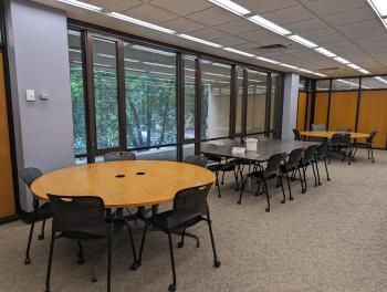 Open study room with armchairs, tables and chairs